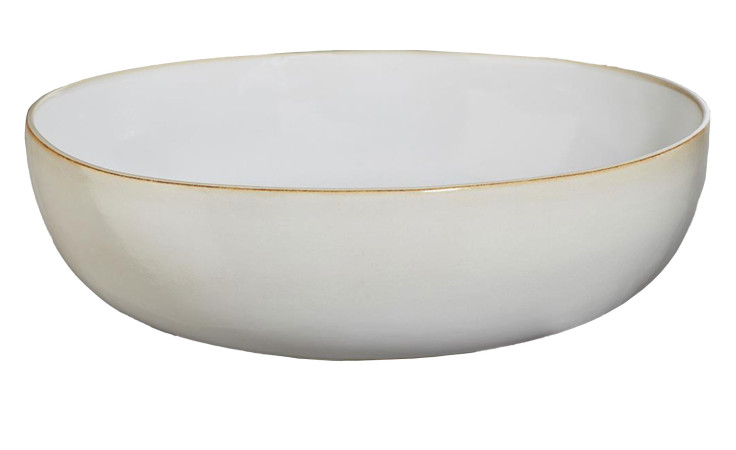 Die Salatschale Saisons 29,5 cm von ASA Selection ist eine runde, beigefarbene Steinzeugschale mit goldenem Rand auf weißem Grund.