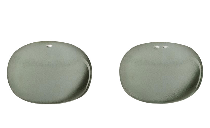 Salz- und Pfefferstreuer Saisons, 2-tlg. von ASA Selection, grün, Ø 5 cm, mit weißen Punkten auf weißem Grund.