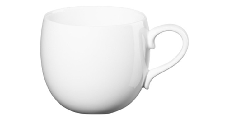 Die Tasse Nesuto 13,5 cm von ASA Selection ist eine schlichte Kaffeetasse aus weißem Porzellan mit einem Henkel auf weißem Grund.