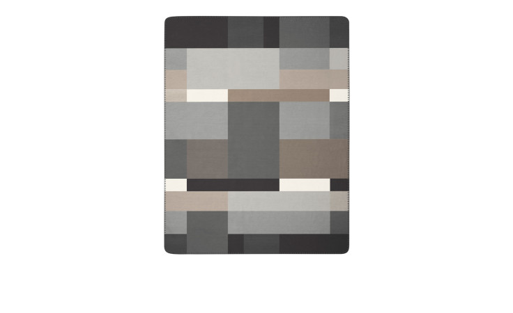 Wohndecke Black Part 150 x 200 cm in geometrischen Blöcken auf weißem Hintergrund.