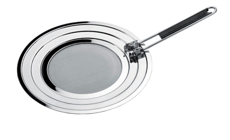 Der Justinus Bestecke Spritzschutz ProfiLine ist ein silberfarbener Metall-Spritzschutz mit Maschenmitte und langem Stiel.