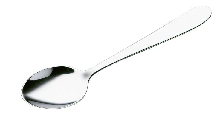 Der Justinus Bestecke Espressolöffel Opal ist ein glänzender, silberner Metalllöffel mit einer reflektierenden Oberfläche auf Weiß.