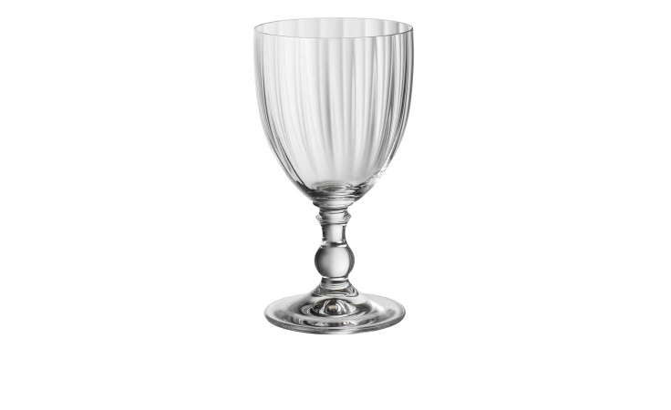 Der Weinkelch Georgia 240 ml steht aufrecht, leer, mit einem dekorativen Stiel auf weißem Grund.