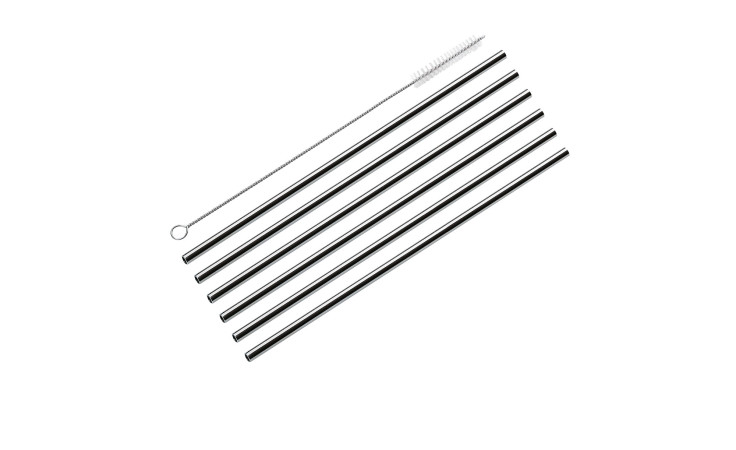 Sechs Trinkhalme-Set Steel Edelstahlstrohhalme aufgereiht neben einer Reinigungsbürste auf weißem Hintergrund.