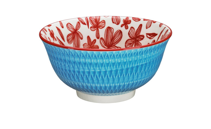 Die Schale Amici 15,5 cm ist eine blau strukturierte Keramikschale mit weißer Innenseite und roten Blumenmustern.