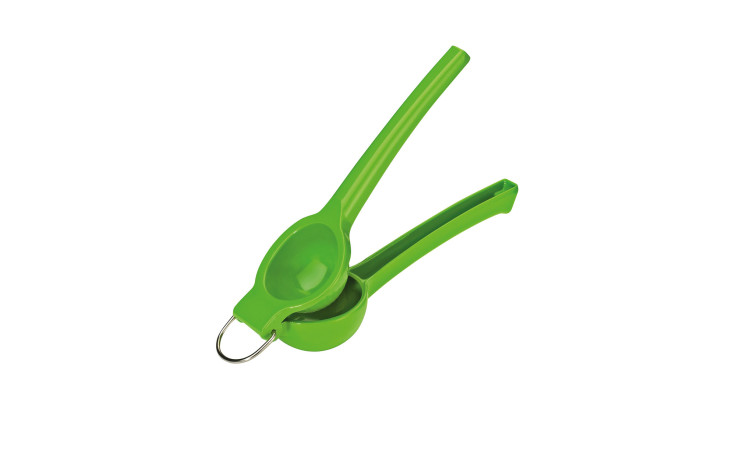 Limettenpresse Limetta, grün, Metall, 20 cm tief, Metallgelenk, isoliert auf weißem Hintergrund.