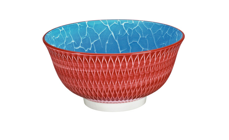 Schale Amici 18 cm: Rotes strukturiertes Porzellan mit blauem und weißem Craquelé auf weißem Grund.