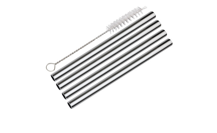 Trinkhalme-Set Stahl: 5 silberfarbene 18 cm Edelstahlstrohhalme und eine weiße Reinigungsbürste auf weißem Hintergrund.