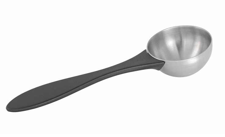 GEFU Kaffeemaß Misurino mit schwarzem Kunststoffgriff, isoliert auf weißem Hintergrund.