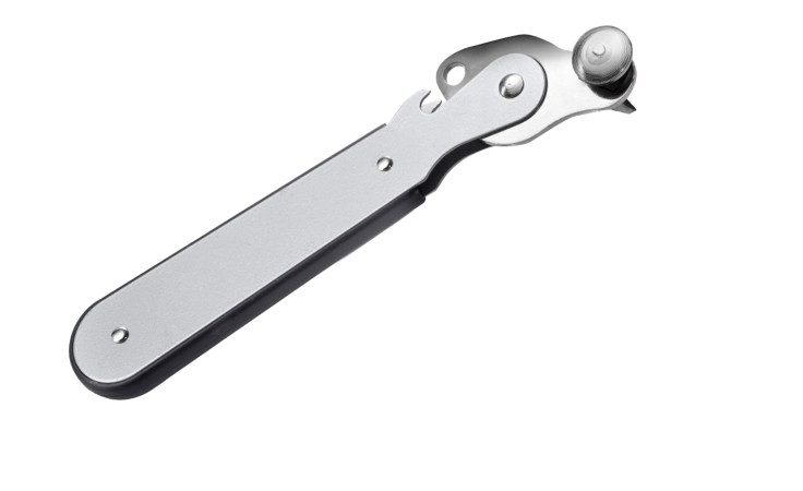 Der GEFU Dosenöffner Alto ist ein silberfarbener Handdosenöffner mit flachem Griff und rotierendem Schneidrad.