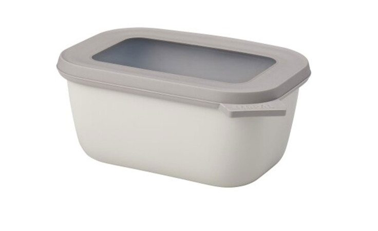 Der Mepal Multischüssel Cirqula 750 ml ist ein weißer Kunststoffbehälter mit grauem Deckel und transparentem Sichtfenster oben.