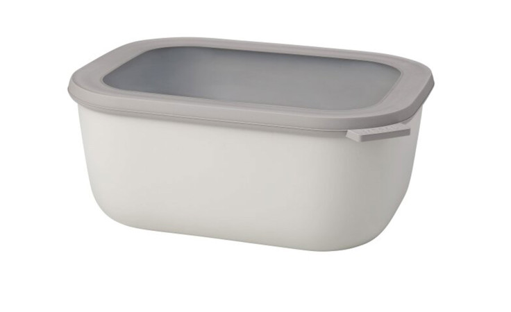 Mepal Multischüssel Cirqula 3 l in weißem Kunststoff mit montiertem grauen, halbtransparenten Deckel.