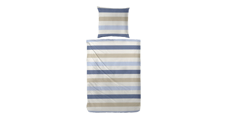 Ein Doppelbett mit Jersey-Bettwäsche 135 x 200 cm in blau, beige und weißen Querstreifen auf weiß.