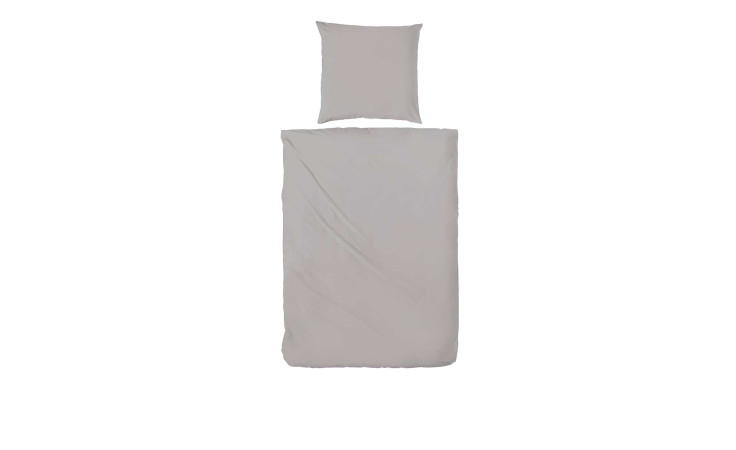 Ein ordentlich gemachtes Einzelbett mit Renforce-Bettwäsche Stone Washed 155 x 220 cm, von oben gesehen.