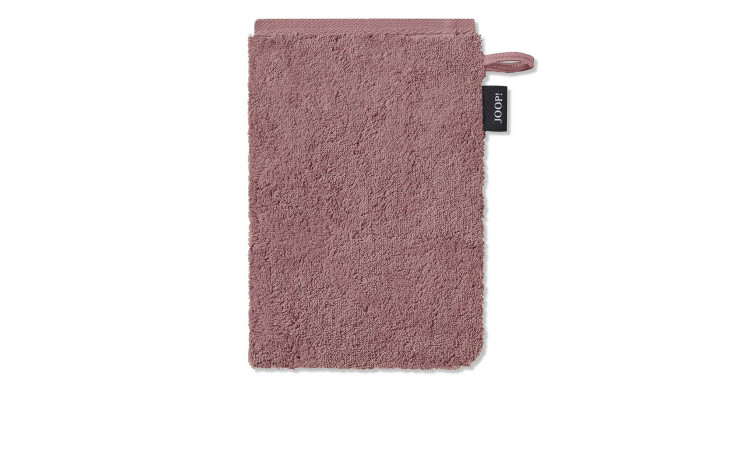 Der JOOP! Waschhandschuh Classic 16 x 22 cm ist ein mauvefarbener Frotteehandschuh mit Aufhängeschlaufe und schwarzem JOOP!-Seitenetikett.