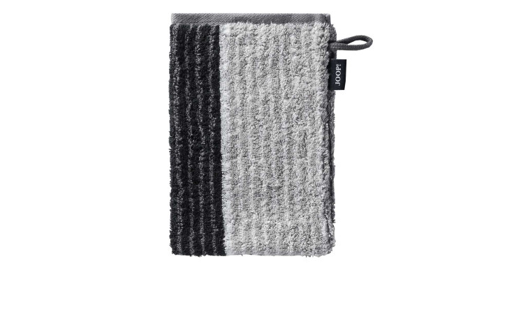 Der JOOP! Waschhandschuh Signature von Joop ist ein gestreifter, rechteckiger Naturfaser-Waschhandschuh mit Schlaufe und Seitenetikett.