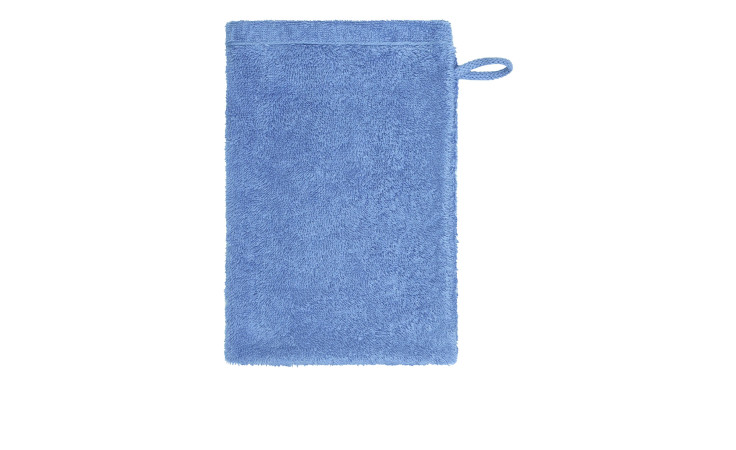 A blau Cawö Waschhandschuh Lifestyle 16 x 22 cm aus Naturfaser mit Aufhänger auf weißem Hintergrund.