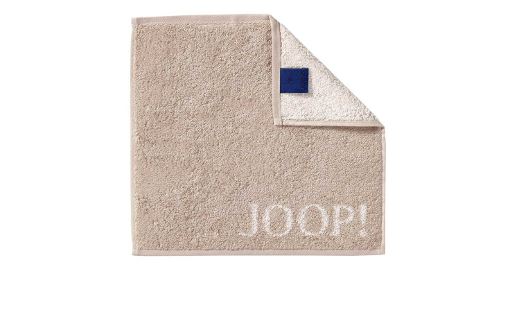 JOOP! Seiftuch Classic 30x30 cm von Joop in beige mit Logo, gefaltet, so dass die weiße Unterseite und das blaue Etikett zum Vorschein kommen.