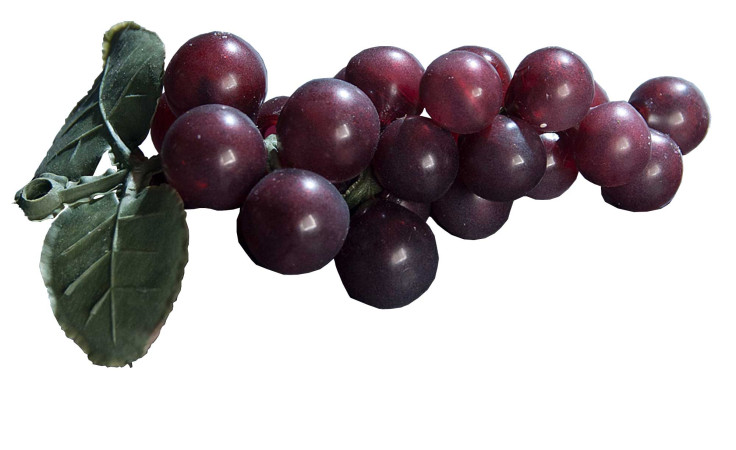 Weintrauben 10 cm aus Kunststoff in lila mit zwei grünen Blätter.