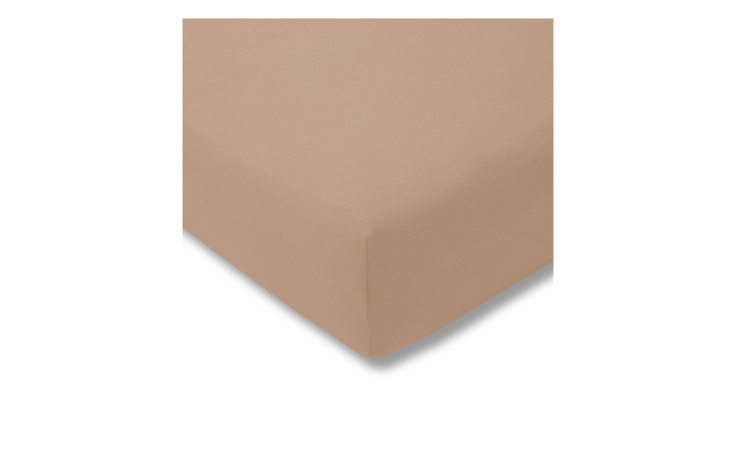 Eckansicht eines ordentlich gemachten Bettes mit Estella Jersey-Spannbettlaken 100 x 200 cm aus hochwertiger Baumwolle.