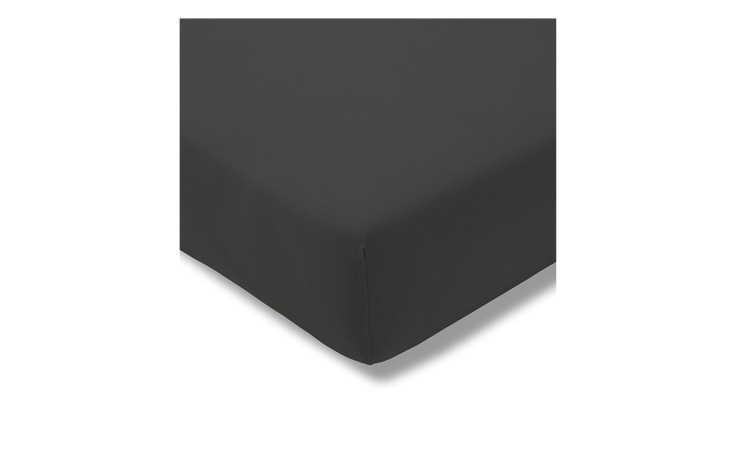Estella Jersey-Spannbettlaken 150 x 200 cm in unifarbenem Schwarz überzieht eine Matratze, dargestellt von der Ecke aus auf weißem Hintergrund.