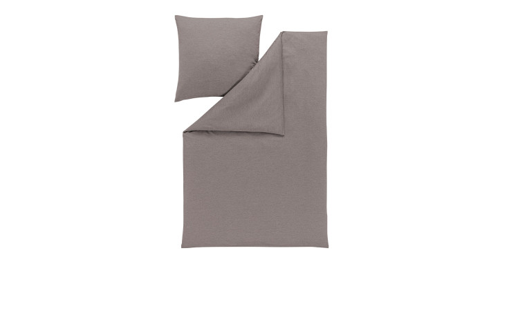 Estella Mako-Jersey-Bettwäsche Takoma 155 x 220 cm flach gelegt, Decke teilweise zurückgefaltet auf weißem Grund.