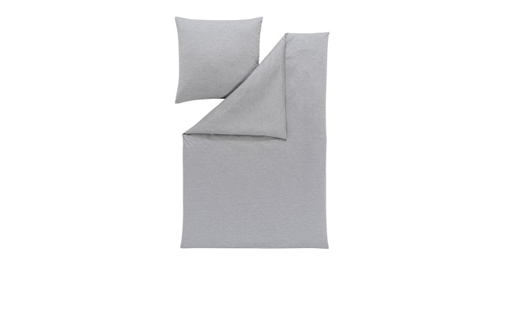Estella Mako-Jersey-Bettwäsche Takoma 155x220 cm mit Baumwoll-Kissenbezug, fein säuberlich auf weißem Grund angeordnet.