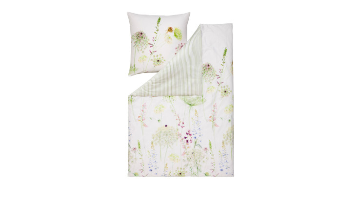 Estella Satin-Bettwäsche Maedow 135x200 cm mit pastellfarbenen Blumen und Baumwoll-Kissenbezug auf weißem Hintergrund.