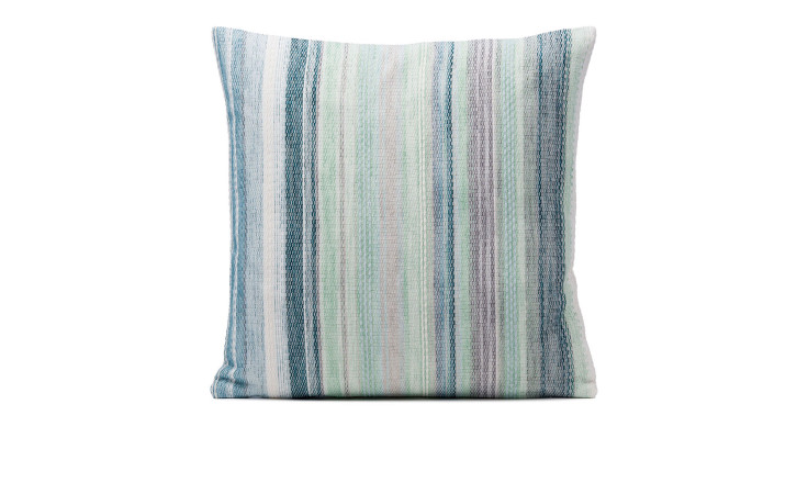 Die Ambiente Trendlife Kissenhülle Pina Cplada 40x40 cm ist vertikal blau, salbei grün und lila gestreift.