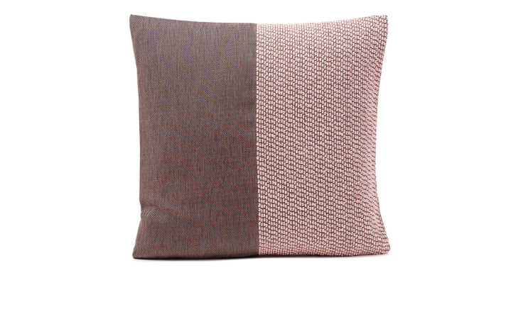 Ambiente Trendlife Kissenhülle Duke 50x50 cm: halb braun, halb altrosa mit kleinem geometrischen Muster.