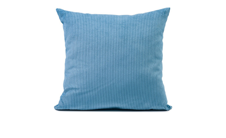 Ein hellblaues Ambiente Trendlife Kissen Capri 45 x 45 cm steht aufrecht vor einem schlichten weißen Hintergrund.