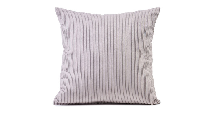 Ein hellgraues, rechteckiges Ambiente Trendlife Kissen Capri 45 x 45 cm mit Kordelstruktur steht aufrecht auf Weiß.