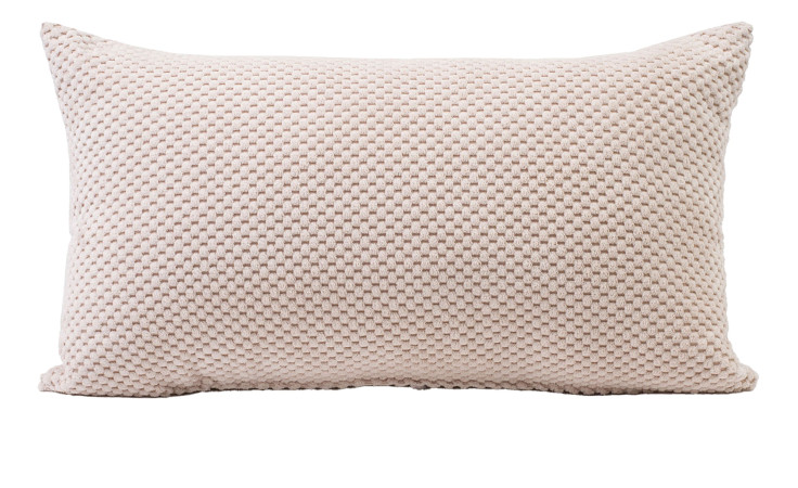 Ambiente Trendlife Kissen Svem 30x50 cm, rechteckiges cremefarbenes Kissen mit Waffelstrickstruktur auf weißem Untergrund.