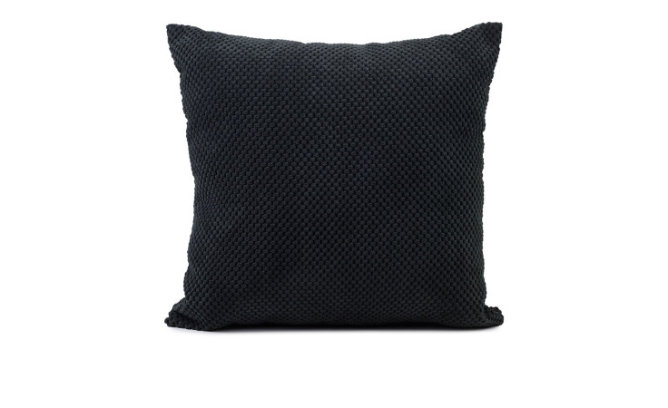 Die Ambiente Trendlife Kissenhülle Sven 50 x 50 cm in schwarz steht auf weißem Grund.