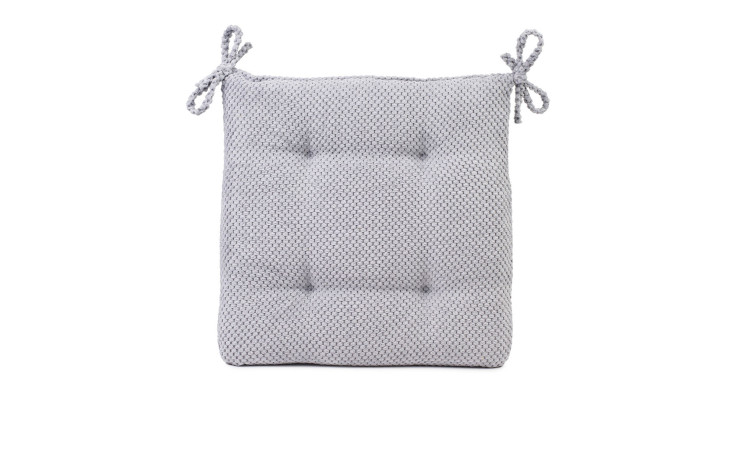 Das Ambiente Trendlife Sitzkissen Sven 40 x 40 cm ist ein graues, quadratisches, getuftetes Kunststoff-Stuhlkissen mit zwei Bändern.