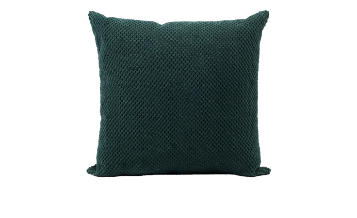 Die Ambiente Trendlife Kissenhülle sven 60x60 cm ist in dunkelgrüner Synthetikfaser vor einem schlichten weißen Hintergrund abgebildet.