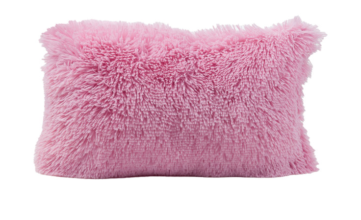 Das Ambiente Trendlife Kissen Crazy 30 x 50 cm ist ein flauschiges rosa Synthetikfaserkissen mit zotteliger Struktur.