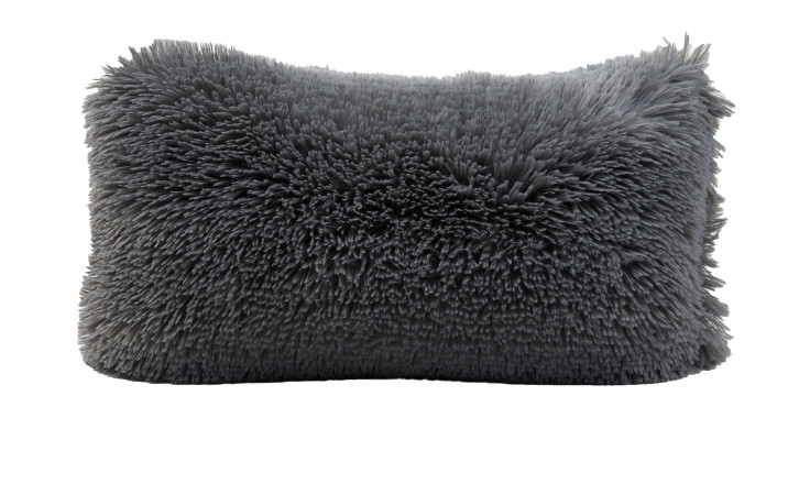 Das Ambiente Trendlife Kissen Crazy 30 x 50 cm anthrazit zottelig ist auf einem weißen Hintergrund abgebildet.