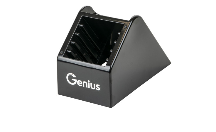Nicer Dicer Speed Aufbewahrungsbox von Genius, 25 cm, mit abgewinkeltem Design und Genius-Logo auf der Vorderseite.