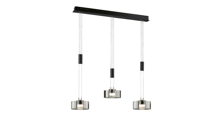 Die Fischer-Honsel LED-Pendelleuchte Lavin 100 cm hat drei Glasschirme und eine rechteckige Deckenhalterung aus schwarzem Metall.