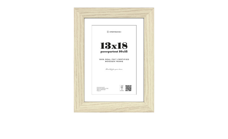 Holzrahmen Toronto 13x18 cm: Heller Holzfotorahmen mit Glasfront und weißem Passepartout, perfekt für Ihre Fotos.