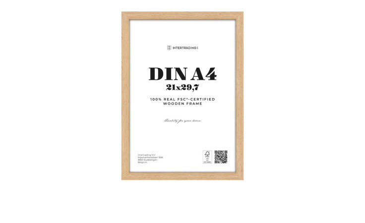 Der Holz-Bilderrahmen Quebec 21 x 30 cm zeigt ein DIN A4 Papier mit Text und QR-Code auf weißem Hintergrund.