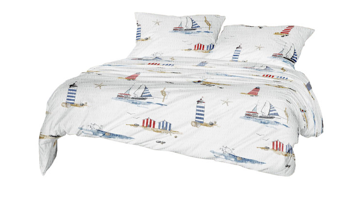 Seersucker-Bettwäsche Easy 155 x 220 cm mit maritimen Leuchtturm-, Segelboot- und Muscheldrucken auf einem gemachten Bett.