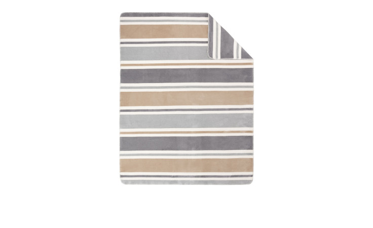 Wohndecke Barnsley 150x200 cm mit horizontalen grauen, beigen und weißen Streifen, eine Ecke umgeschlagen.