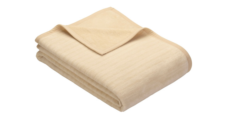 Gefaltete beigefarbene Sofaläufer 50 x 200 cm Jaquard-Decke mit glatter Textur, sauber gestapelt auf weißem Hintergrund.