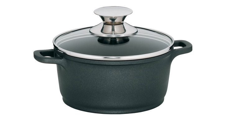 Der Fleischtopf Kerros 16 cm ist ein schwarzer Aluminiumtopf mit zwei Griffen und einem Glasdeckel mit silbernem Knauf.