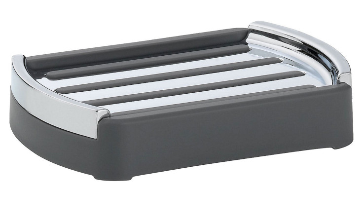 Die Seifenschale Marta (9 x 2,5 x 12,5 cm) ist eine graue, matte Seifenschale mit erhabenen Stäben, ideal zum Aufbewahren und Abtropfen von Seife.