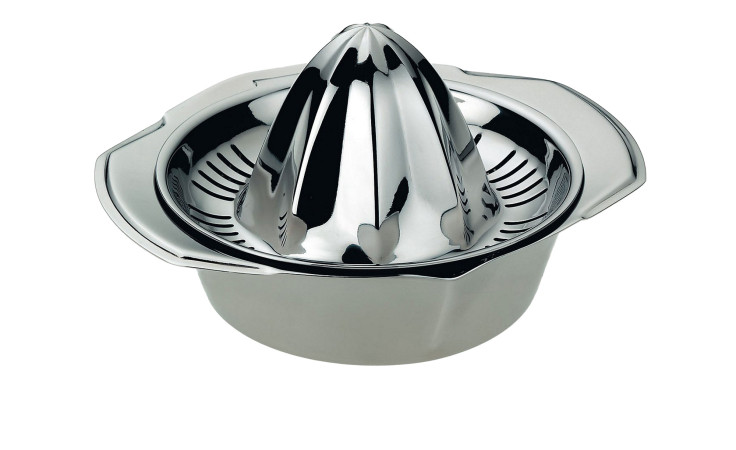 Die Zitronenpresse Vision ist eine silberfarbene Edelstahl-Zitruspresse mit einem geriffelten Kegel und einem Lochsieb.