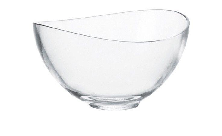Die Leonardo Müslischale Loop 15 cm ist eine transparente, asymmetrische Glasschale mit einer glatten, geschwungenen Form.