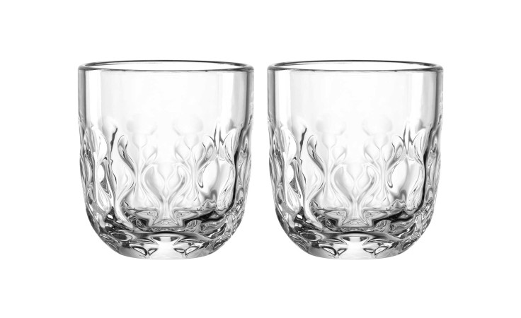 Zwei Cappuccinoglas Gocce 150ml von Leonardo stehen nebeneinander, perfekt für eine stilvolle Dekoration.